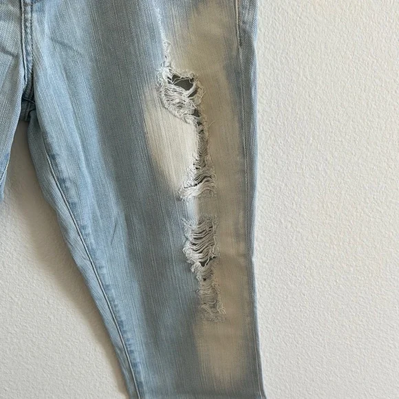 WildFox Distressed Light Blue Jeans Raw Hems - Picture 3 of 8